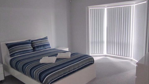 Top Valley View - Accommodation Newcastle 0