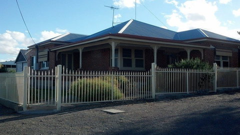 Alby's - Accommodation Newcastle 0