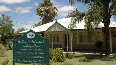 Renmark Holiday Home Willows & Waterbirds - Accommodation Newcastle 0