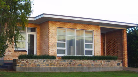 Port Lincoln Holiday Houses- Oxford House - Accommodation Newcastle 0