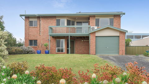 Aeolus - Accommodation Newcastle 0