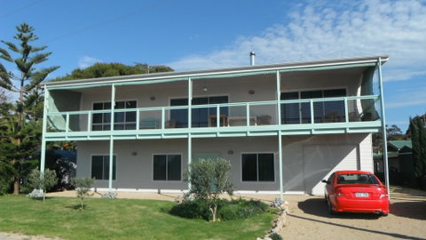 Pine Lodge - Accommodation Newcastle 0