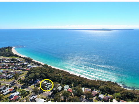 The Hideaway - Accommodation Newcastle 0