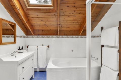 Lavender Manor And Majestic - Accommodation Newcastle 5