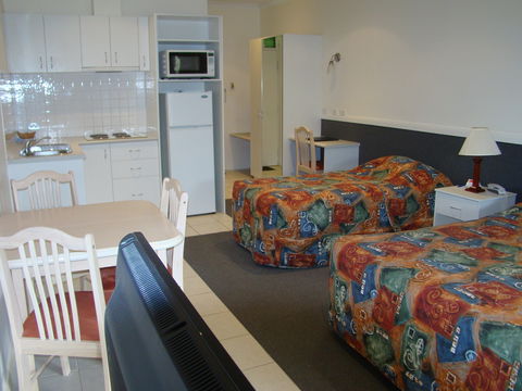 Dunsborough Inn Backpackers - Accommodation Newcastle 6