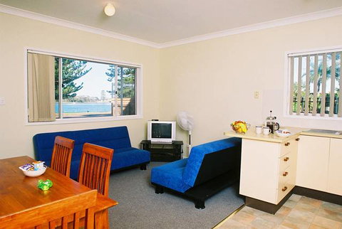 El Lago Tourist Park - Accommodation Newcastle 3
