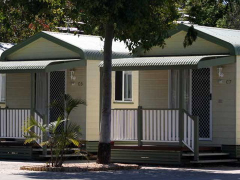 Emerald Cabin & Caravan Village - Accommodation Newcastle 0