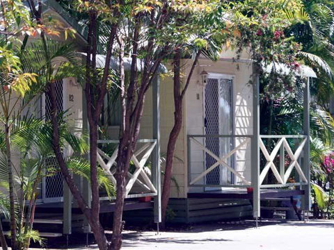 Emerald Cabin & Caravan Village - Accommodation Newcastle 2