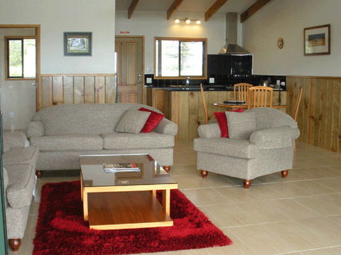 Endeavour Lodge - Accommodation Newcastle 0