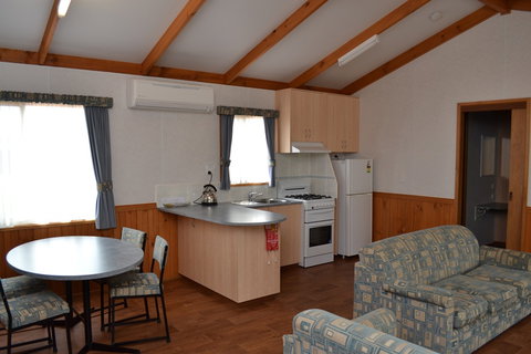 Euston Club Cabin Resort - Accommodation Newcastle 4