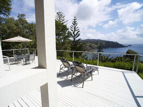 Forrester Court Cliff Top Cottages - Accommodation Newcastle 3