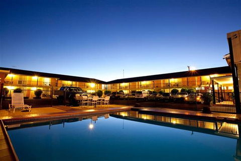 Golden West Motor Inn - Accommodation Newcastle 0