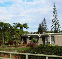 Hibiscus Regal - Accommodation Newcastle