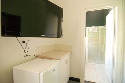 Hotel Dolma - Accommodation Newcastle 0