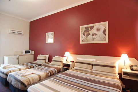 Hotel Dolma - Accommodation Newcastle 2