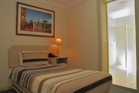 Hotel Dolma - Accommodation Newcastle 4