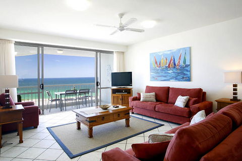 La Mer Sunshine Beachfront Apartments - Accommodation Newcastle 2