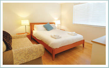 Lakeside Studio - Accommodation Newcastle 0