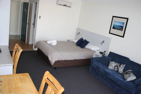 Lakeview Motor Inn - Accommodation Newcastle 0
