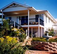 Lovering's Beach Houses - The Whitehouse Emu Bay - Accommodation Newcastle
