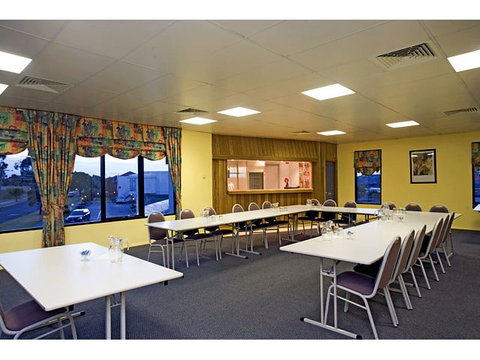 Mahoneys Motor Inn - Accommodation Newcastle 2