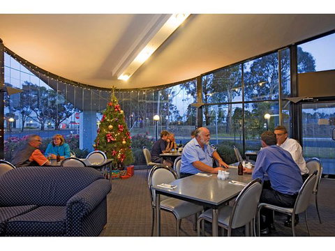 Mahoneys Motor Inn - Accommodation Newcastle 3