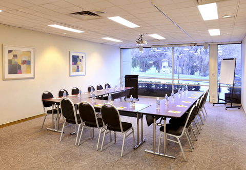 Mercure Melbourne Treasury Gardens - Accommodation Newcastle 1