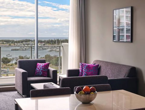 Meriton Serviced Apartments - Southport - Accommodation Newcastle 0