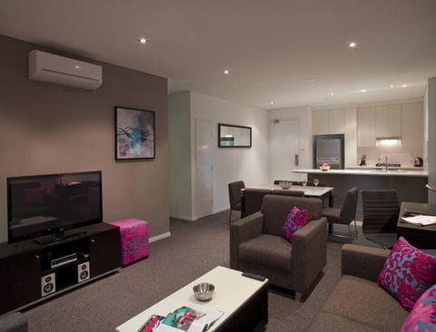 Meriton Serviced Apartments - Southport - Accommodation Newcastle 2