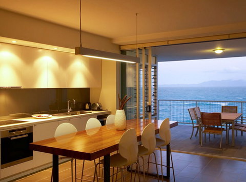 Grand Mercure Apartments Magnetic Island - Accommodation Newcastle 3