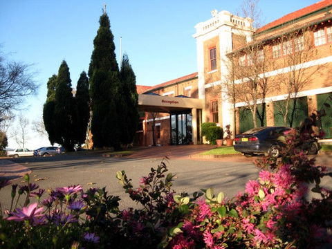 Monte Pio Motor Inn - Accommodation Newcastle 0
