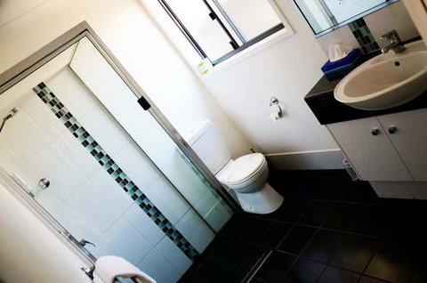 Oakey Motor Inn - Accommodation Newcastle 2