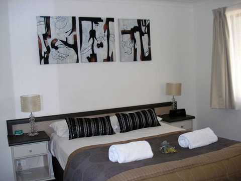 Oakey Motor Inn - Accommodation Newcastle 3