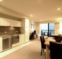 Oaks Plaza Pier - Accommodation Newcastle