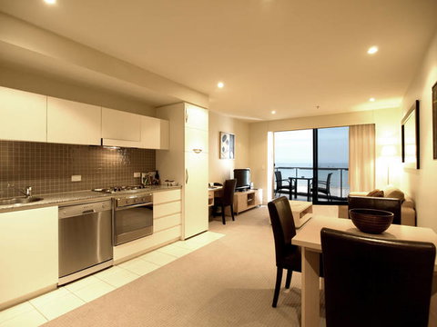 Oaks Plaza Pier - Accommodation Newcastle 0