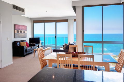 Pacific Views Resort - Main Beach - Accommodation Newcastle 0