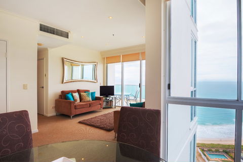 Pacific Views Resort - Main Beach - Accommodation Newcastle 1