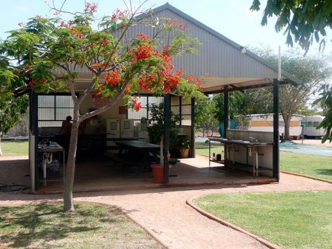 Palm Grove Caravan Resort - Accommodation Newcastle 2