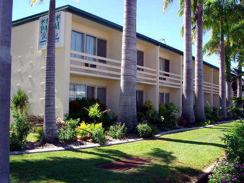 Palm Waters Holiday Villas - Accommodation Newcastle 0