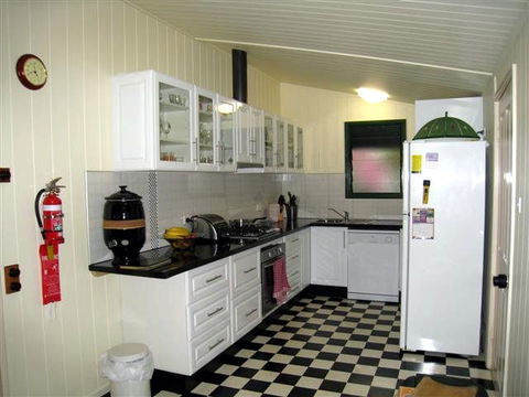 Pitstop Lodge Guesthouse - Accommodation Newcastle 2