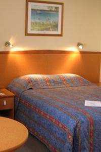 Reef Motor Inn - Accommodation Newcastle 0