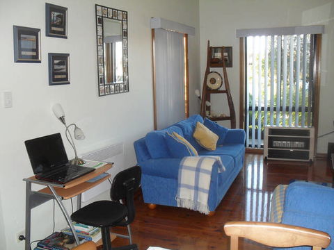 Sanddancers Bed & Breakfast - Accommodation Newcastle 4