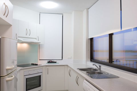 Sandy Point Beach Resort - Accommodation Newcastle 2