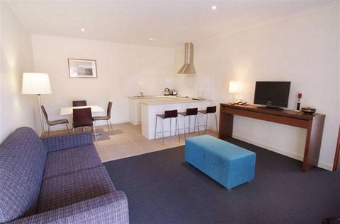 Standpipe Golf Motor Inn - Accommodation Newcastle 2