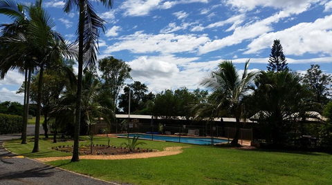 Farmgate Backpackers - Accommodation Newcastle 0