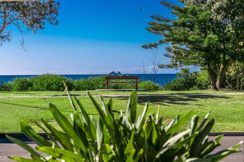 A Summer Cottage - Accommodation Newcastle 354