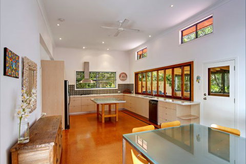 A Summer Cottage - Accommodation Newcastle 114