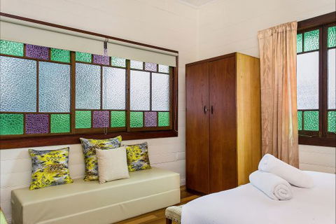 A Summer Cottage - Accommodation Newcastle 386