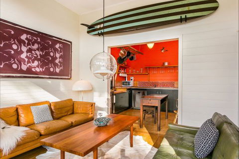 A Summer Cottage - Accommodation Newcastle 389