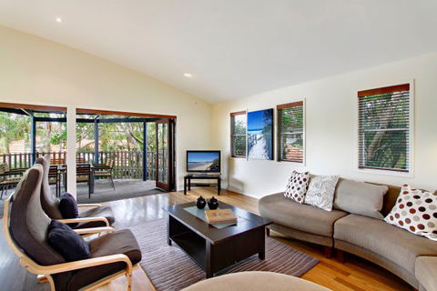 A Summer Cottage - Accommodation Newcastle 196